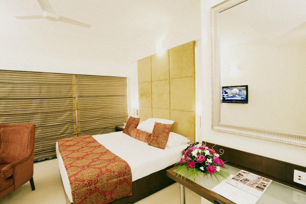 Hotel Express Towers Vadodara Exteriör bild